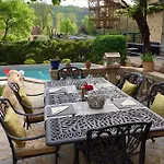 La Belle Demeure Proche Sarlat Bed & Breakfast